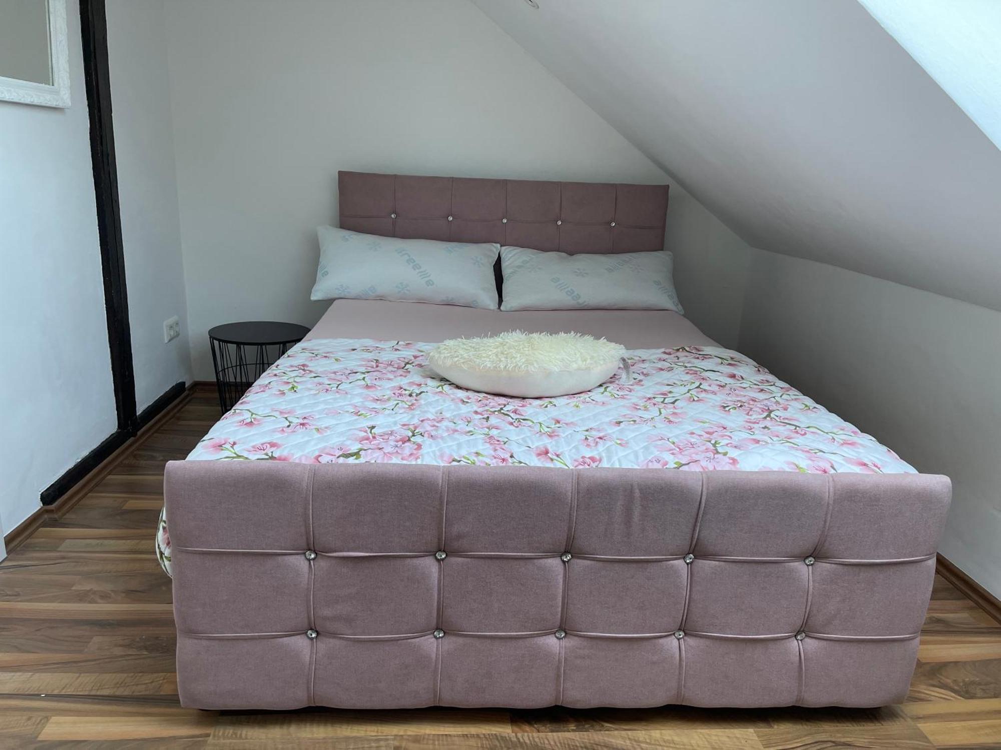 Geraeumige 3-Zimmer-Ferienwohnung Im Herzen Von Кассель Екстер'єр фото