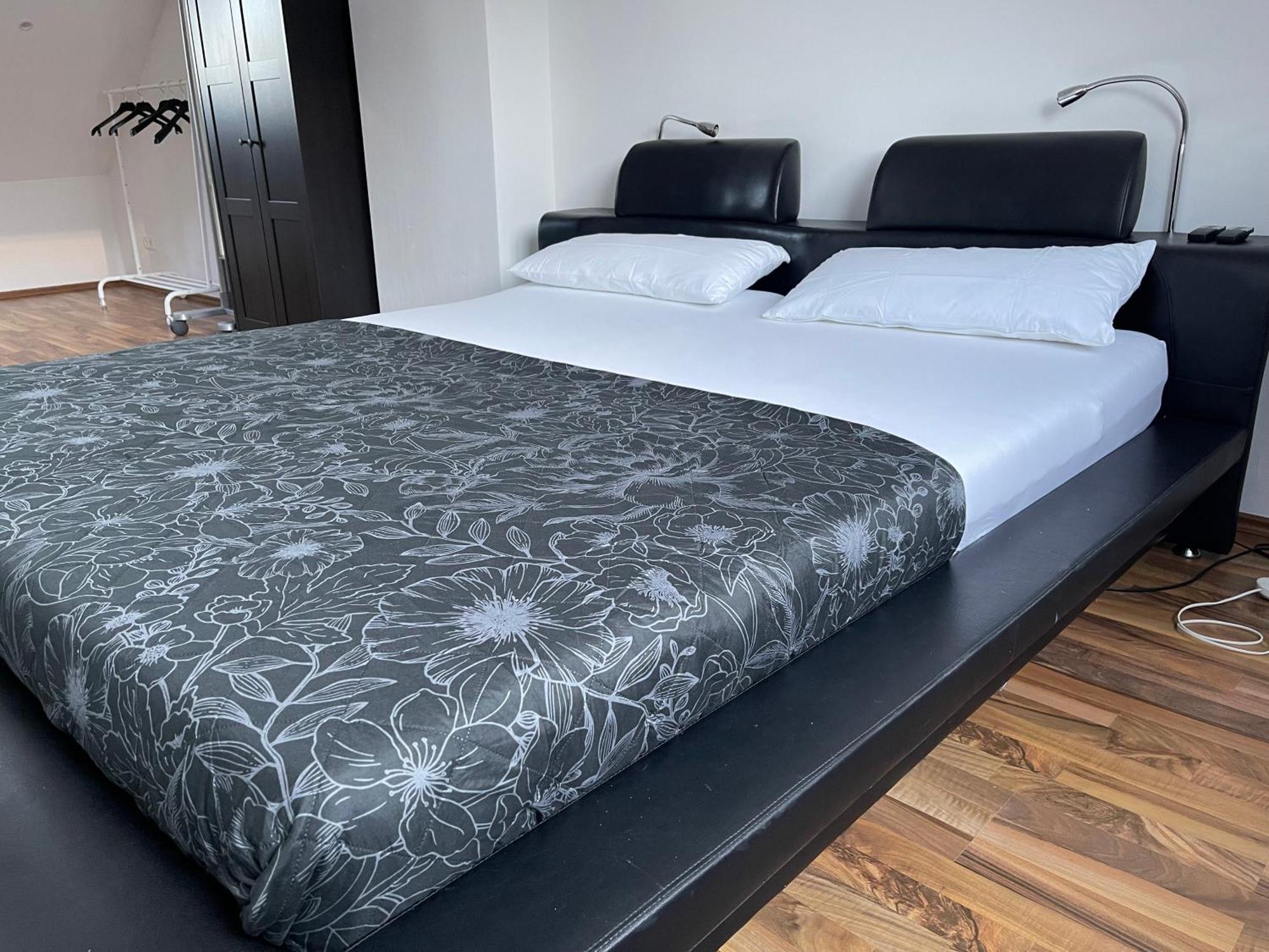 Geraeumige 3-Zimmer-Ferienwohnung Im Herzen Von Кассель Екстер'єр фото