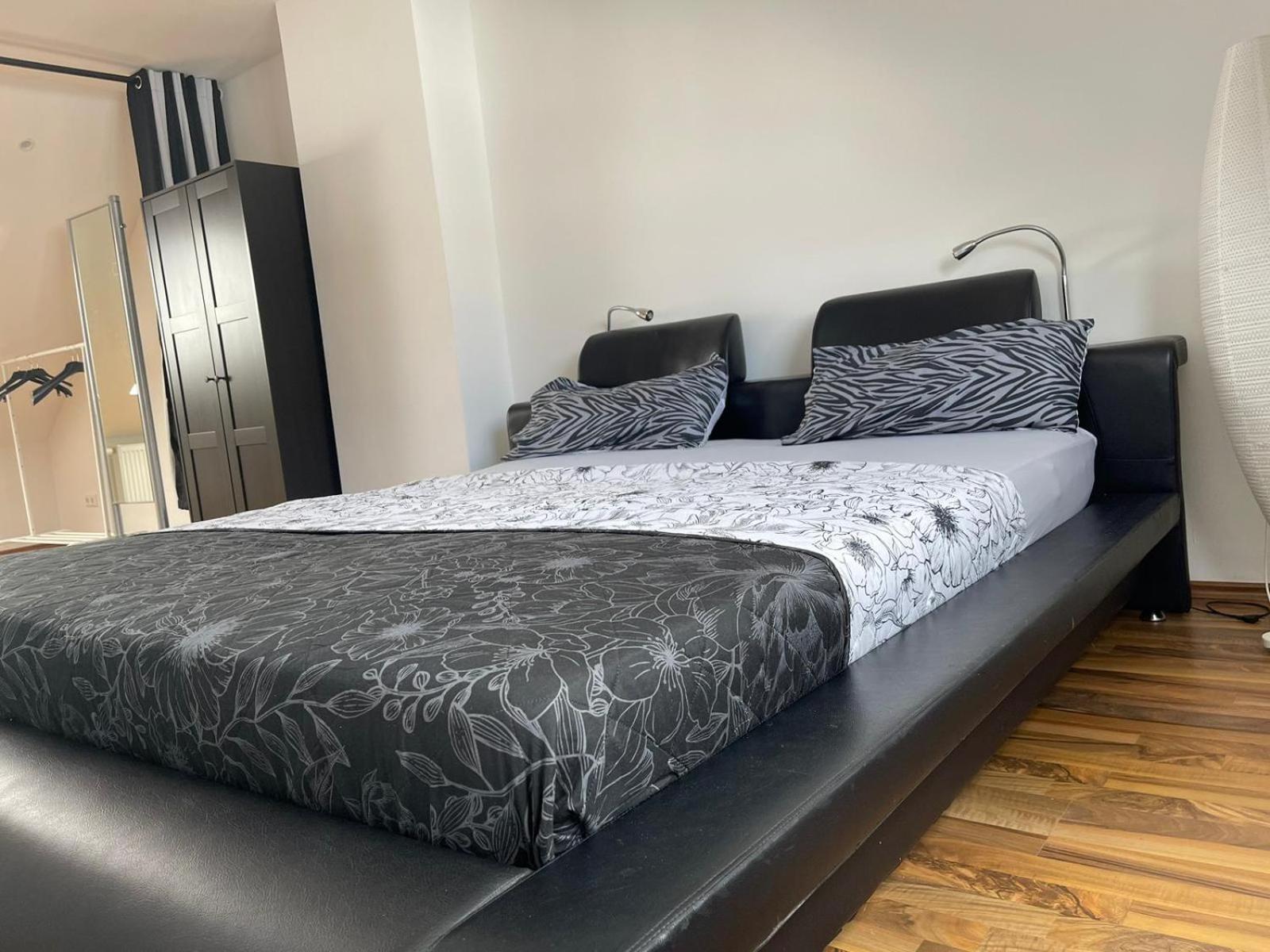 Geraeumige 3-Zimmer-Ferienwohnung Im Herzen Von Кассель Екстер'єр фото