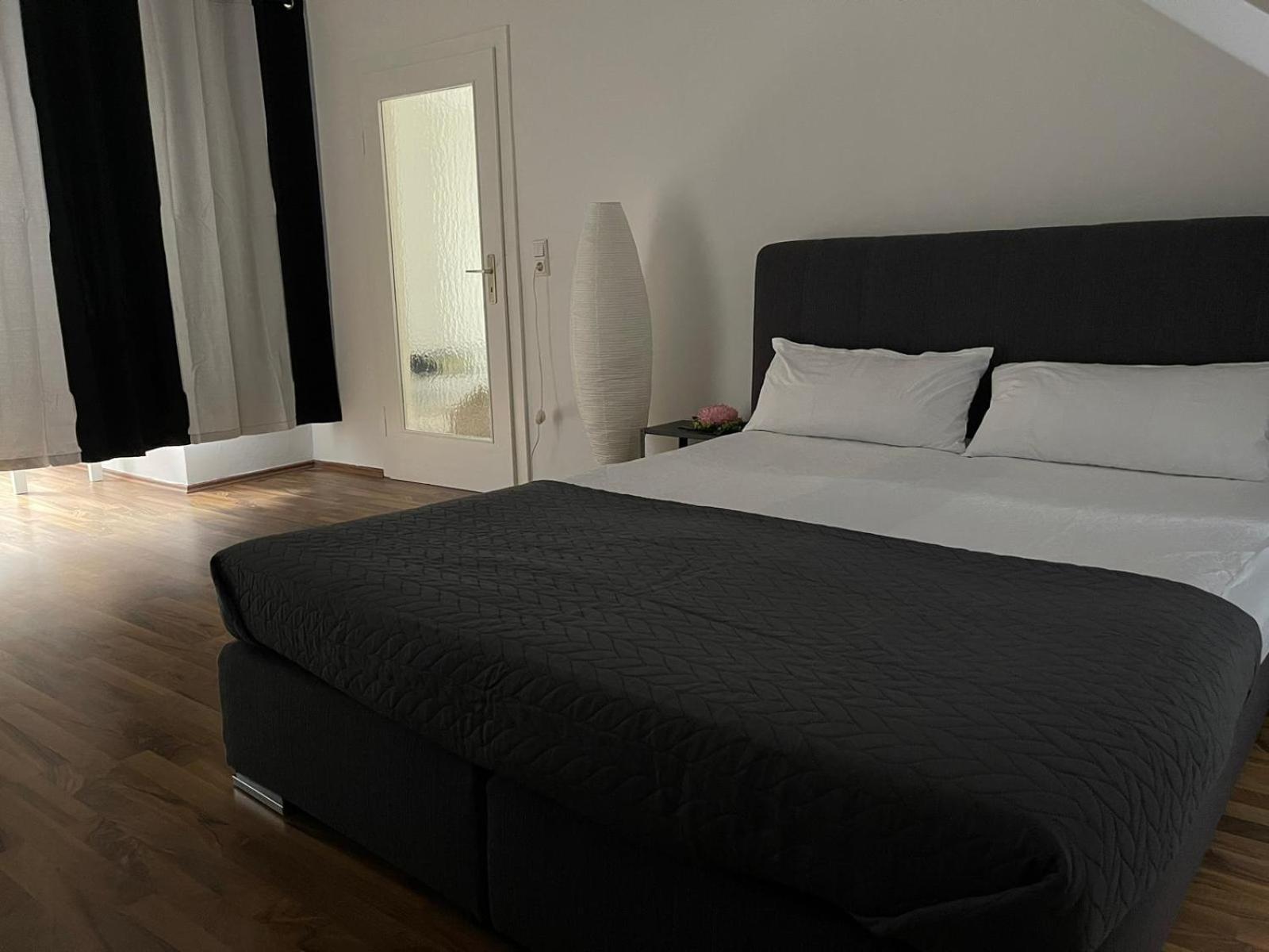 Geraeumige 3-Zimmer-Ferienwohnung Im Herzen Von Кассель Екстер'єр фото
