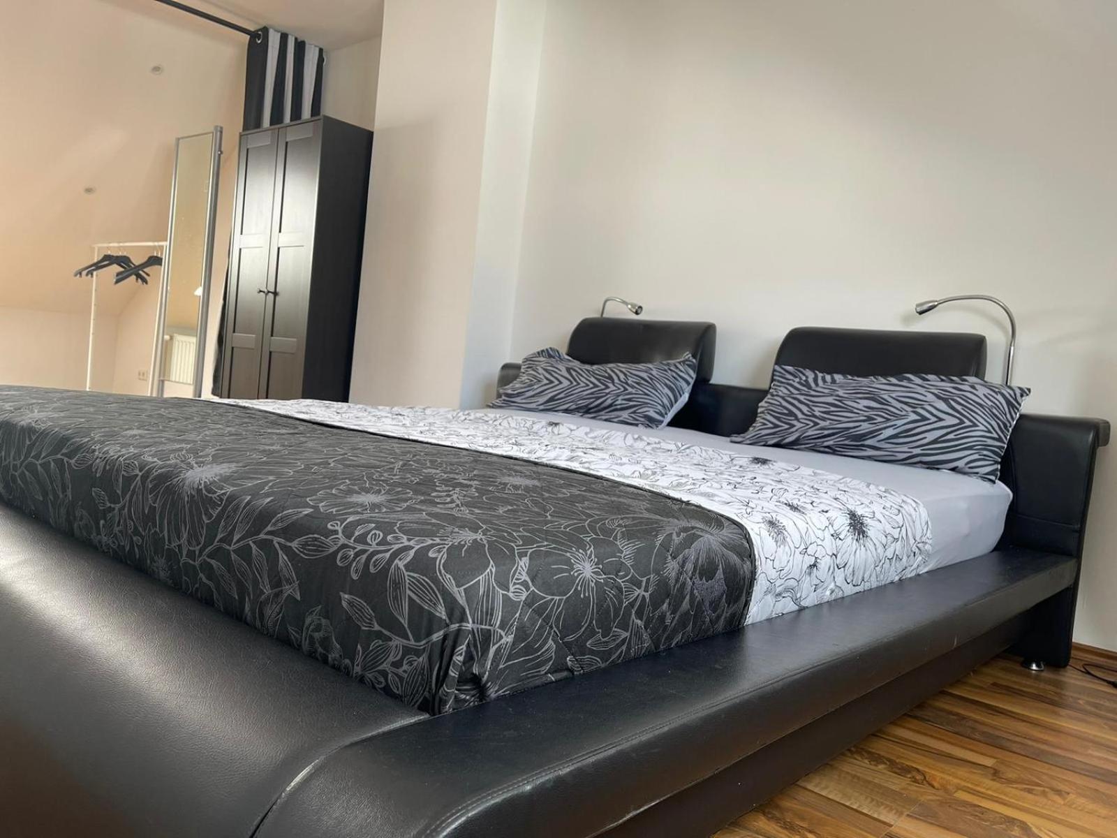 Geraeumige 3-Zimmer-Ferienwohnung Im Herzen Von Кассель Екстер'єр фото
