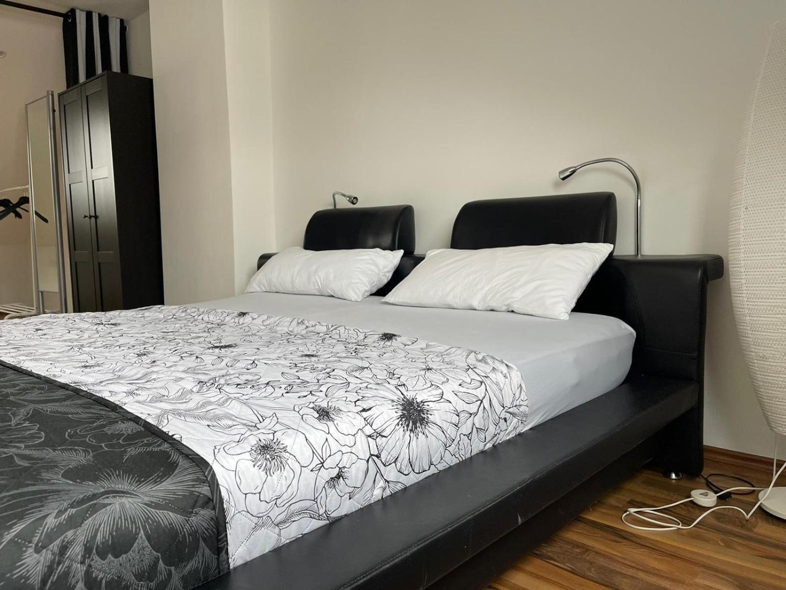Geraeumige 3-Zimmer-Ferienwohnung Im Herzen Von Кассель Екстер'єр фото