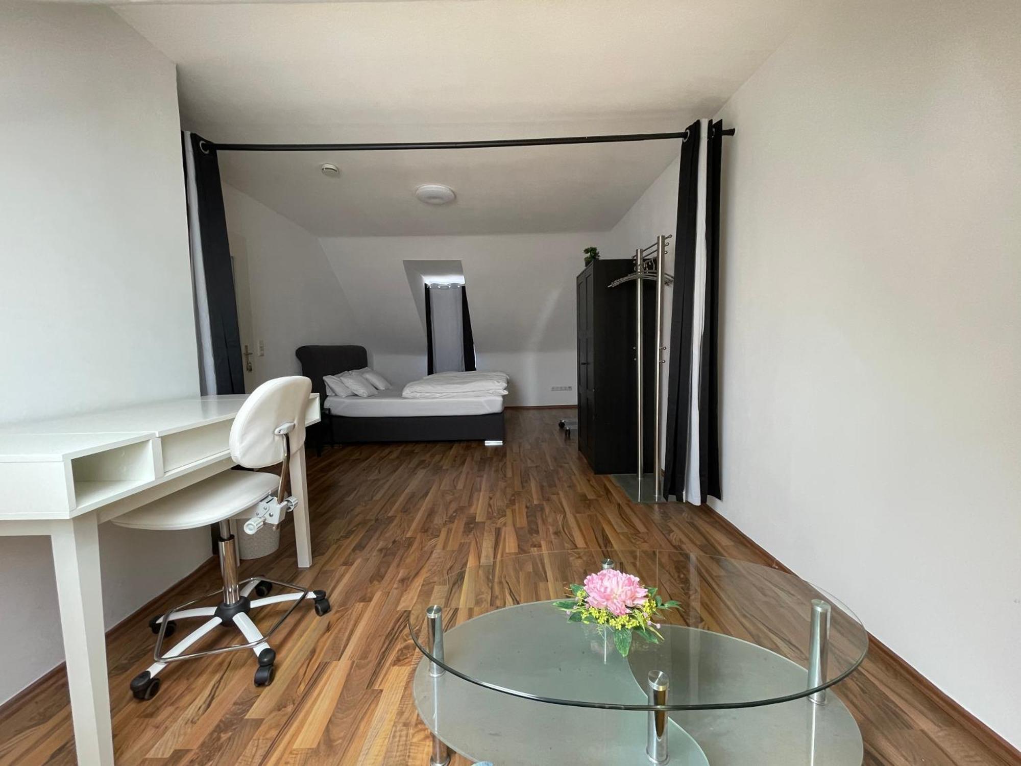 Geraeumige 3-Zimmer-Ferienwohnung Im Herzen Von Кассель Екстер'єр фото